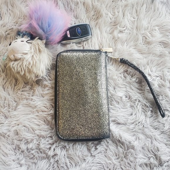 Luxe Metallic Gold and Black Designer Distress Wristlet Wallet - Picture 9 of 9